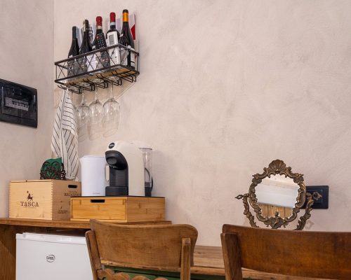 Cuturissi_ragusa_ibla_camera_ficupala_bar_frigo_vino